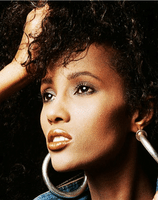 foto retrato en color de la modelo Iman
