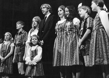 La familia Von Trapp ensaya para su presentación en el festival de música de Salzburgo