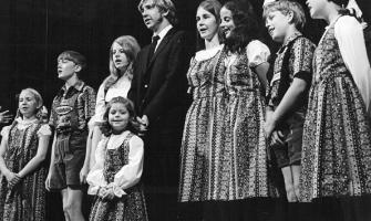La familia Von Trapp ensaya para su presentación en el festival de música de Salzburgo