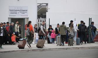 Migrantes en la frontera Tijuana-San Diego tras el fin del Título 42