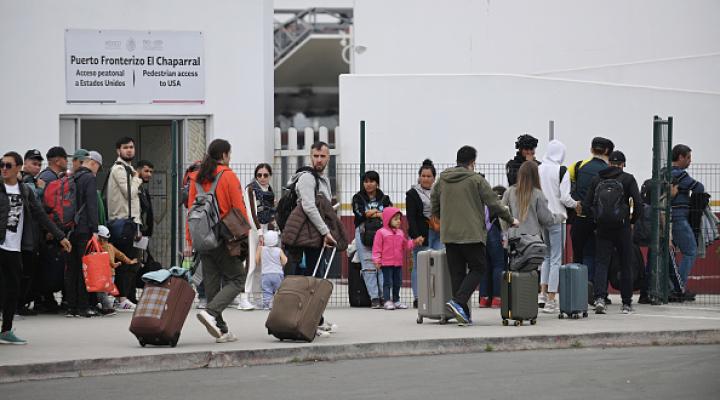 Migrantes en la frontera Tijuana-San Diego tras el fin del Título 42